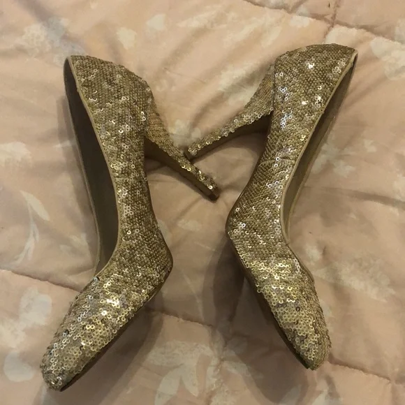WHBM • Gold Sequined High Heels • Size 7.5M - Picture 4 of 4